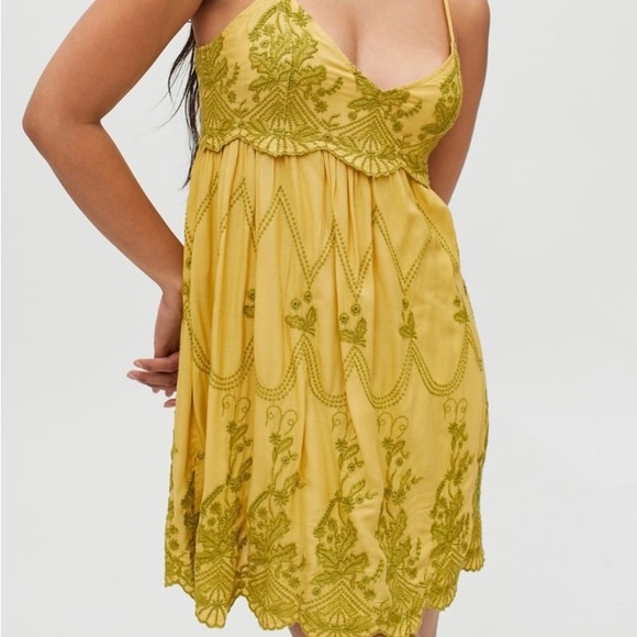 NWT UO Jamie Embroidered Babydoll Dress Yellow SZ M SOLD OUT - Picture 1 of 7